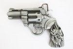 Gürtelschnalle - Revolver mit Skull